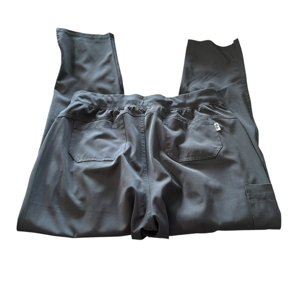 Bella Gray Cargo Scrub Pants with Relaxed Fit and Elastic Waistband - Picture 2 of 3